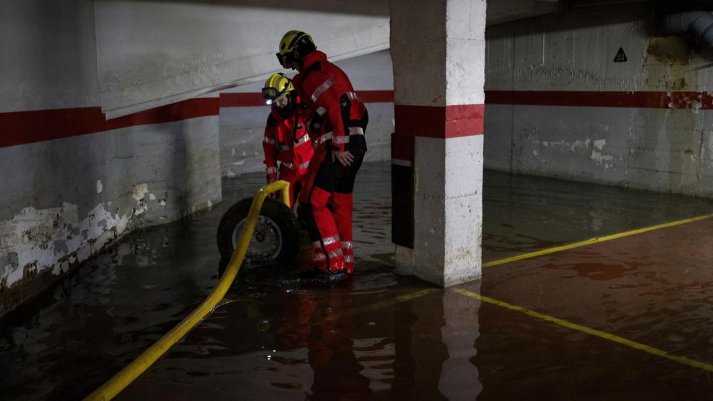 Un garaje particular inundado en Terrassa