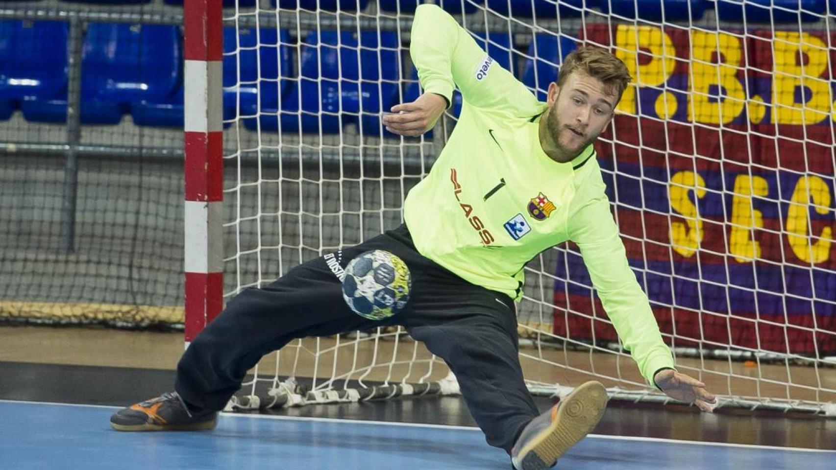 Gonzalo Pérez de Vargas en una acción con el Barça de balonmano