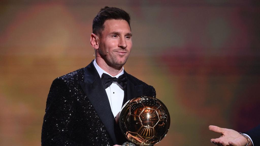 Messi recibe su séptimo Balón de Oro