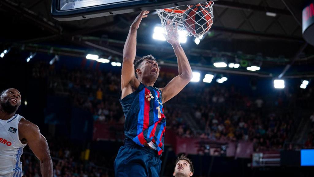 El espectacular mate de Da Silva, durante el triunfo del Barça contra el Real Madrid / FCB