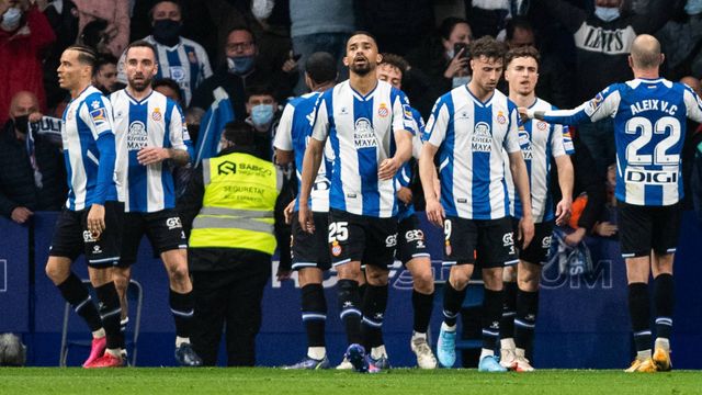 Jugadores del Espanyol celebran un gol