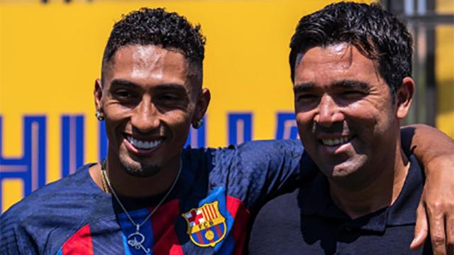 Raphinha, junto a Deco en una imagen publicada en el Instagram del futbolista