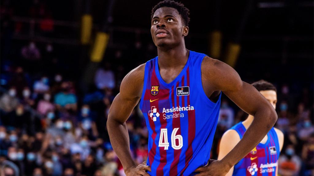 James Nnaji, durante un partido de esta temporada con el Barça / REDES