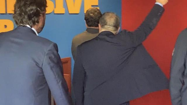 Laporta levanta el pulgar cuando le preguntan por Gundogan