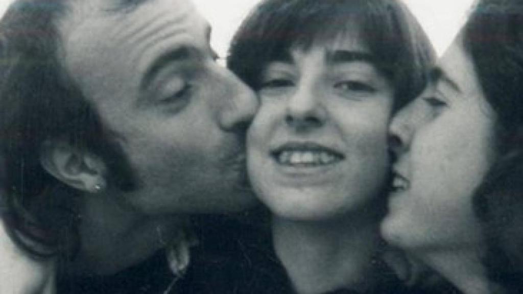 Helena Jubany, en el centro de la imagen, junto a sus hermanos