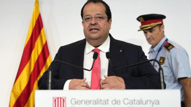 El 'conseller' de Interior, Joan Ignasi Elena, con el comisario jefe Eduard Sallent detrás