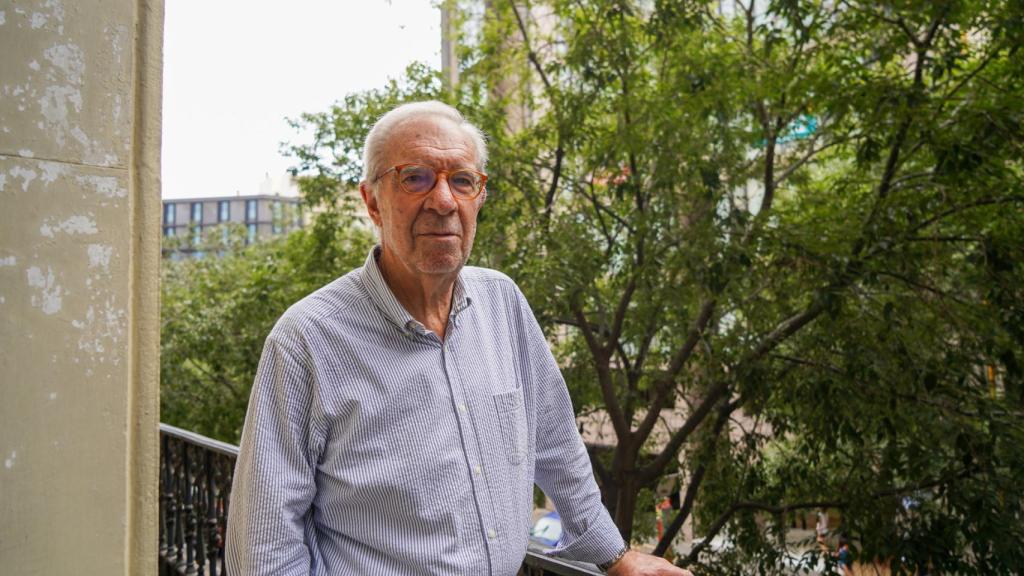 Ferran Cardenal, atendiendo a Crónica Global