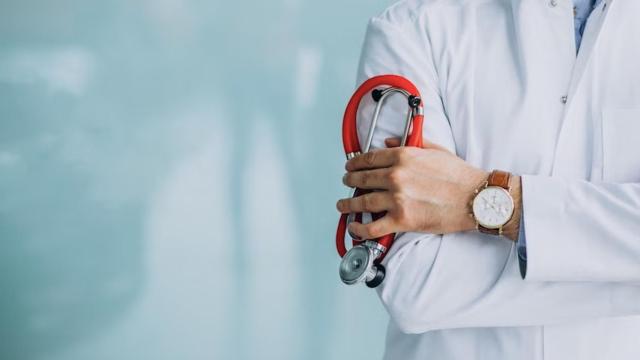 Doctor con un estetoscopio