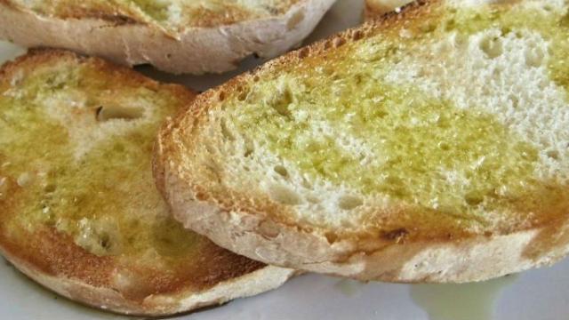 'Pa i oli', pan y aceite