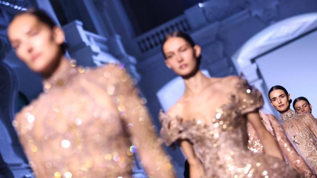 Una pasarela de la diseñadora Elie Saab en París