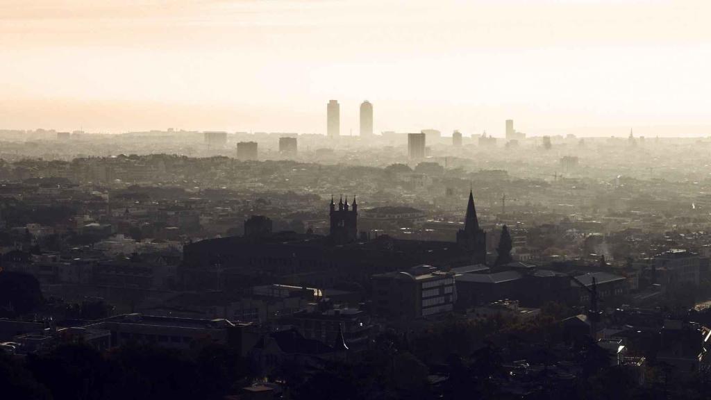 Contaminación ambiental en Barcelona en una imagen de archivo