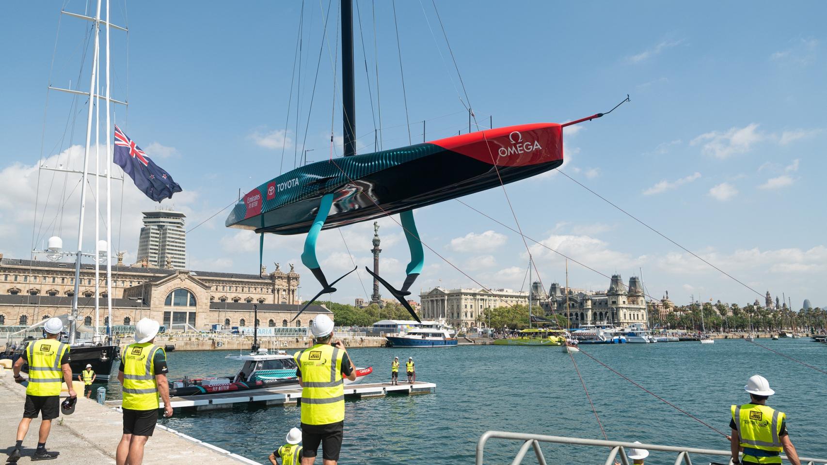 Una nave del Emirates Team New Zealand, en Barcelona