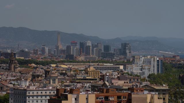 Varios edificios de viviendas vistos desde el mirador del Poble Sec, en Barcelona