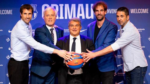Joan Laporta, junto a los responsables en el Barça de basket / EFE