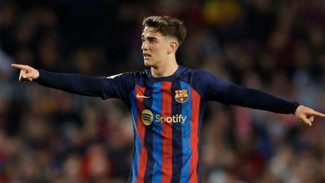 Gavi, dando indicaciones durante un partido con el FC Barcelona / REDES