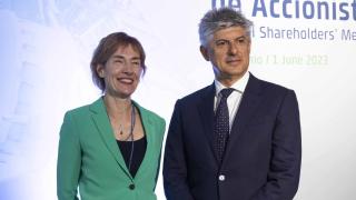 Marco Patuano, consejero delegado de Cellnex, junto a la presidenta no ejecutiva, Anne Bouverot / CELLNEX