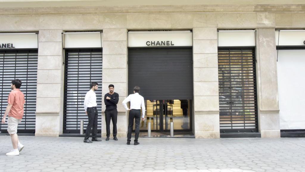 Imagen del alunizaje de Chanel  en el Paseo de Gracia de Barcelona
