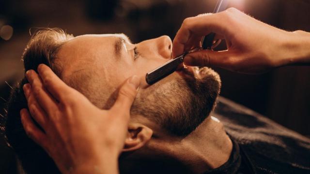 Arreglo de barba con cuchilla