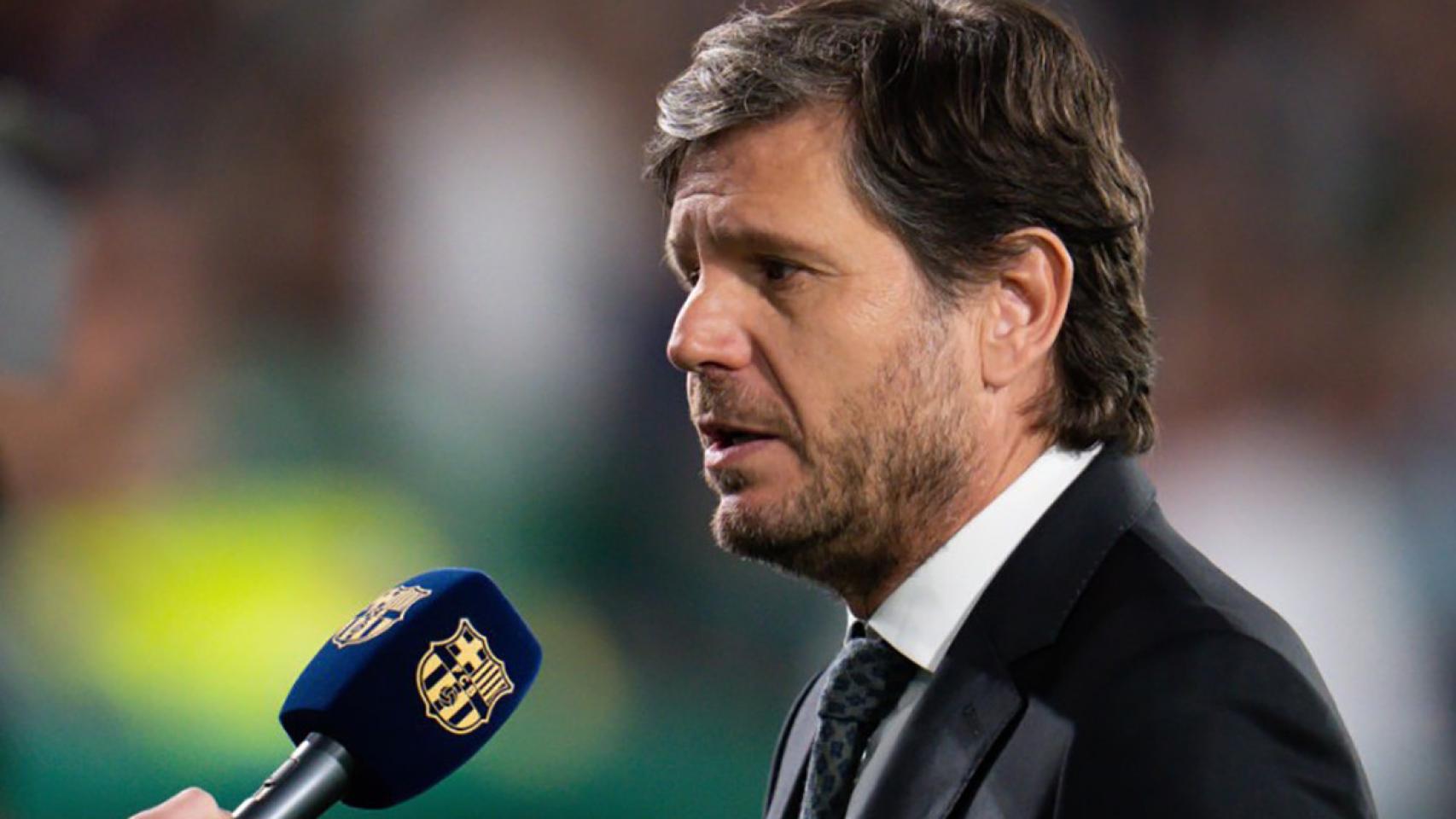 Mateu Alemany, ofreciendo declaraciones al micrófono de Barça TV / REDES