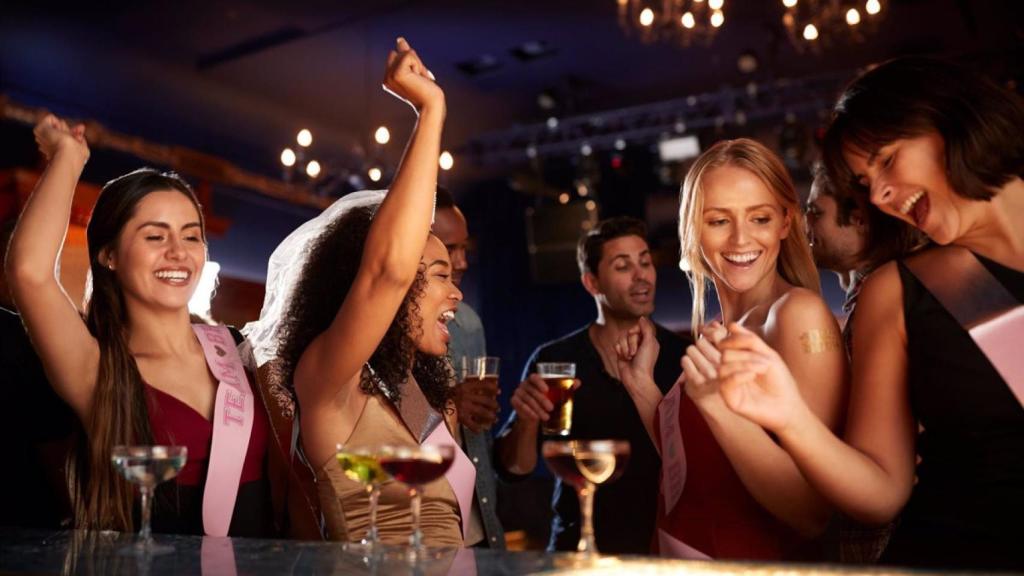 Cuatro chicas en una despedida de soltera