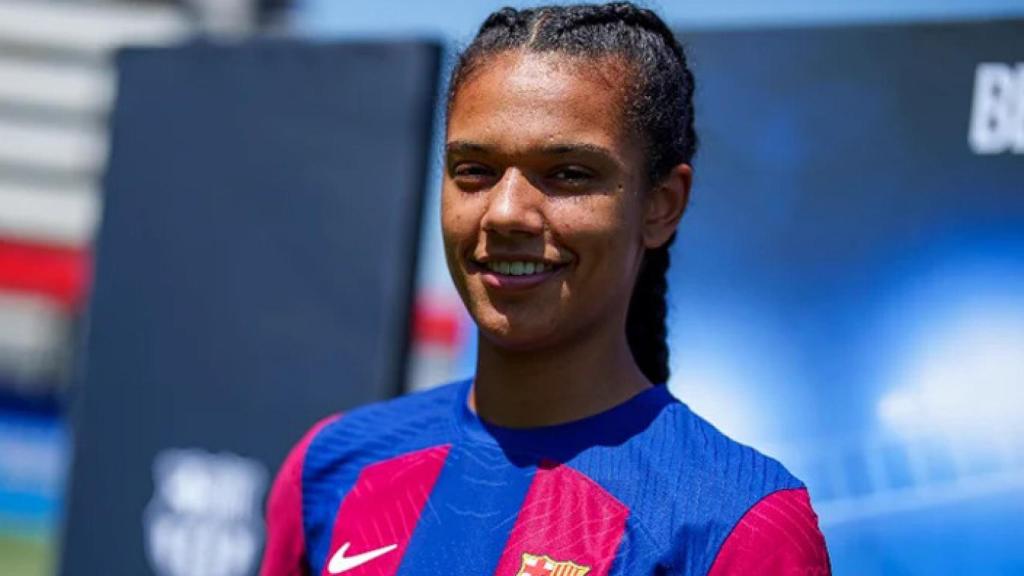 Esmee Brugts posa por primera vez con la camiseta del Barça Femenino