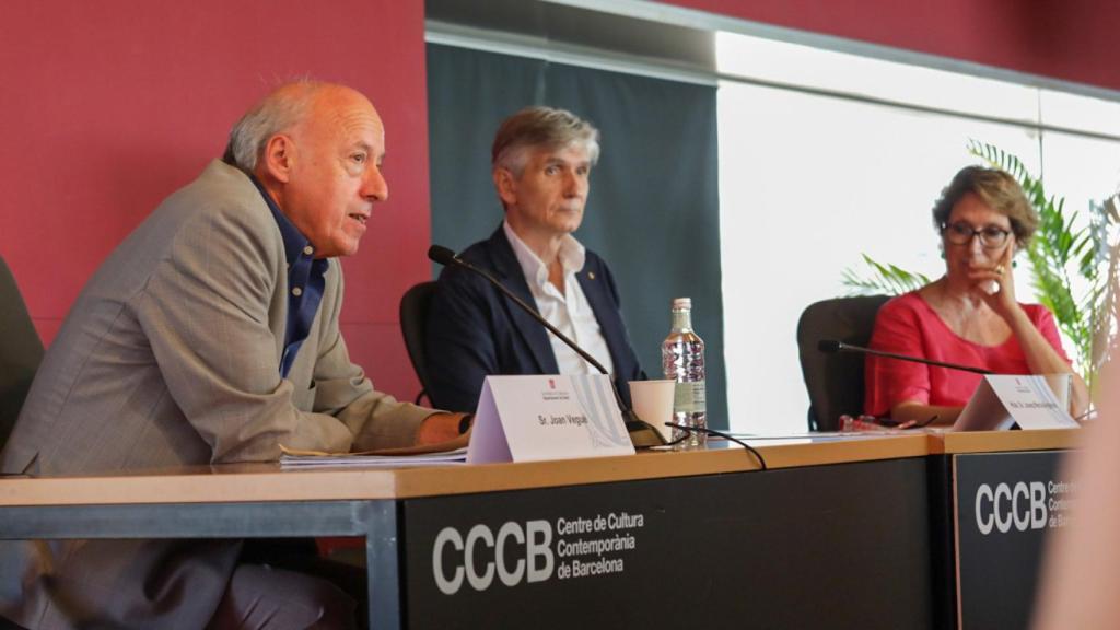 Joan Vegué (i), asesor del Govern en salud mental, con el 'exconseller' Argimon