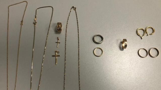 Las joyas recuperadas por los Mossos d'Esquadra