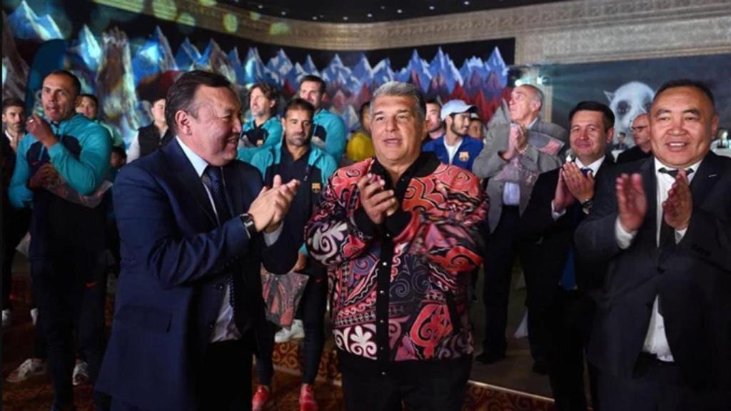 Joan Laporta inaugura una Acadèmia del Barça a Kirguizistan