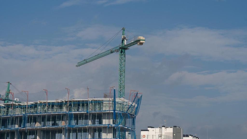 Un edifici d’habitatges en construcció a Sant Adrià de Besòs, Barcelona