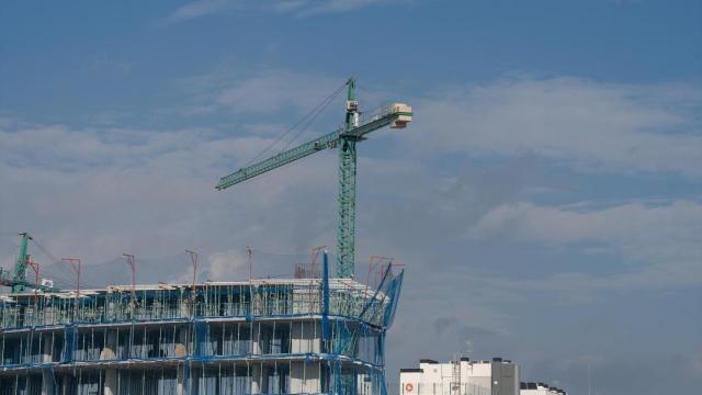 Un edificio de viviendas en construcción en Sant Adrià de Besòs, Barcelona