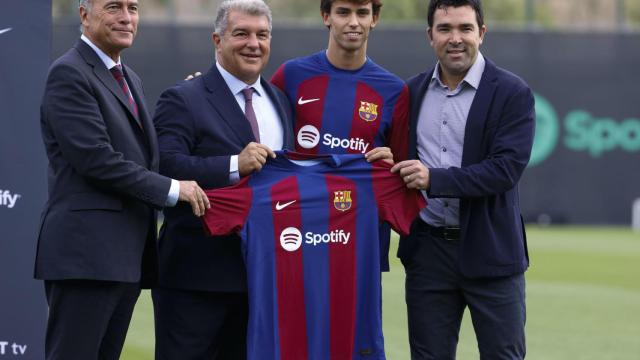 Joao Félix, presentado por Rafa Yuste, Laporta y Deco / EFE