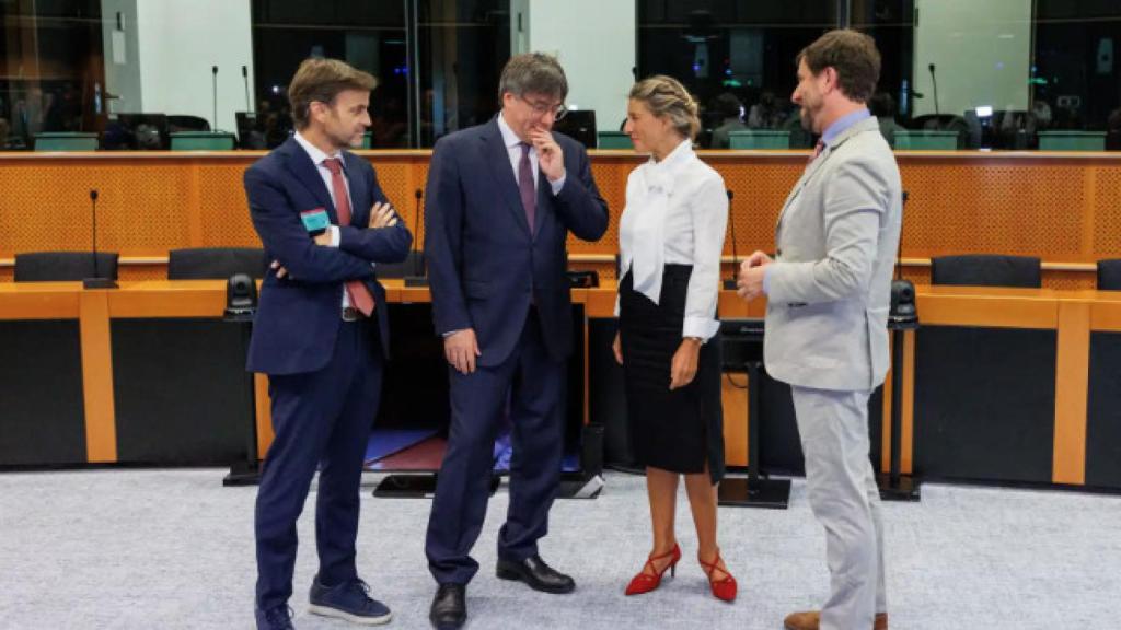 Jaume Asens, Carles Puigdemont, Yolanda Díaz y Toni Comín en Bruselas
