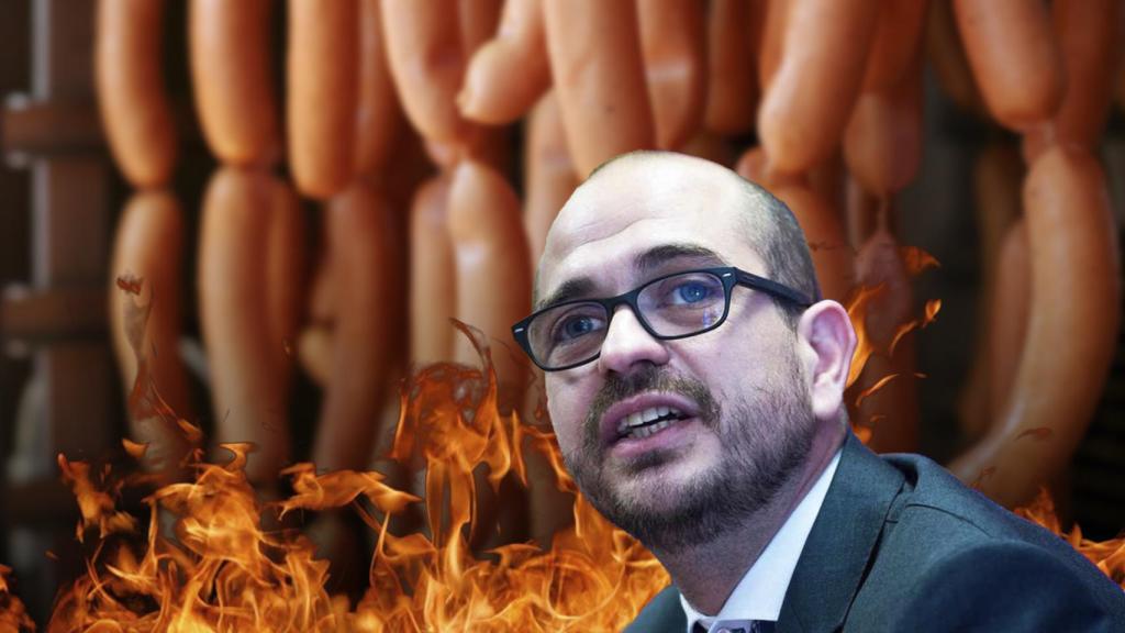 El empresario cárnico Jordi Farré, ante una imagen de frankfurts