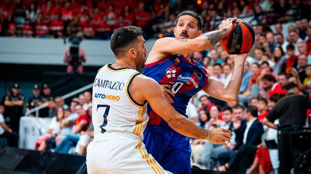 Campazzo, defendiendo a Laprovittola en el clásico de la Supercopa Endesa