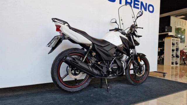 Imagen de una moto de la marca Sumco