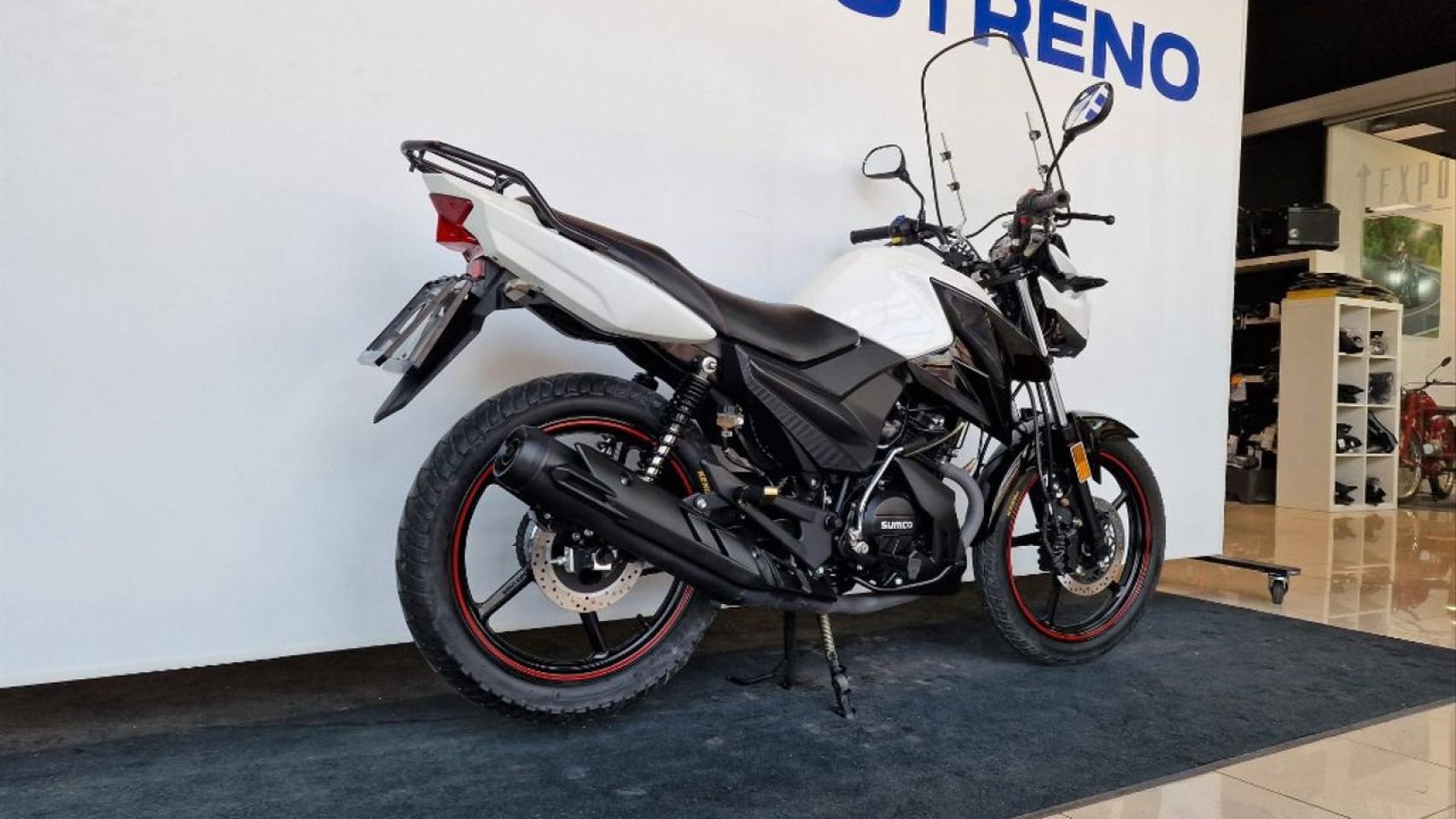 Imagen de una moto de la marca Sumco