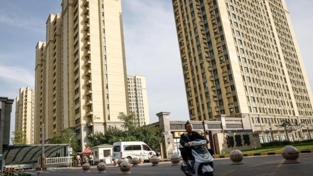 Un complejo de edificios de viviendas de la inmobiliaria Evergrande en Pekín, China