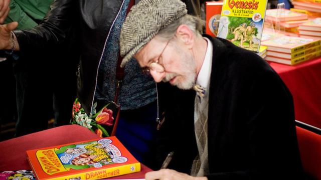 Robert Crumb firmando una copia de Genesis en 2012