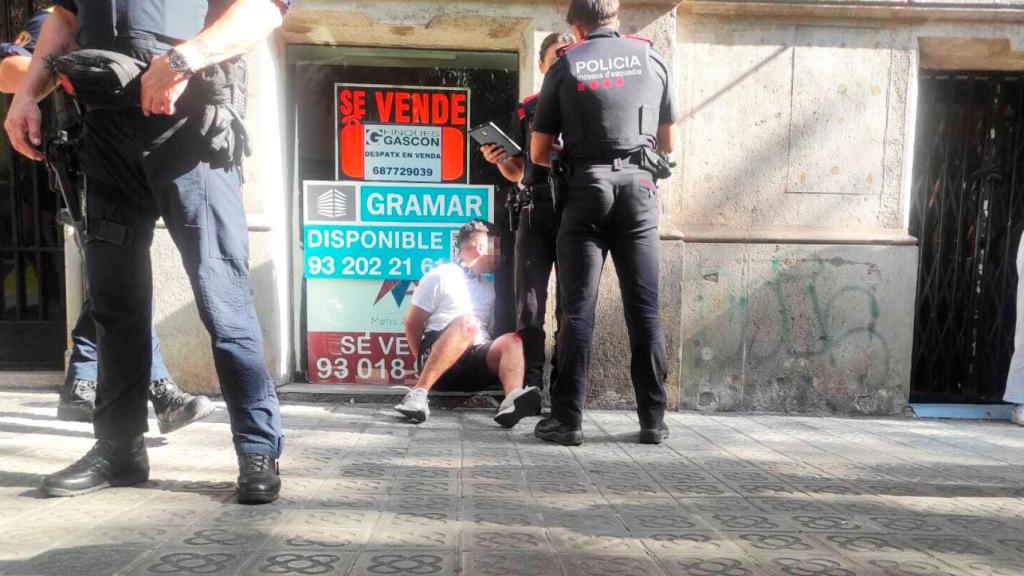 Un rellotger detingut al carrer Pau Claris de Barcelona