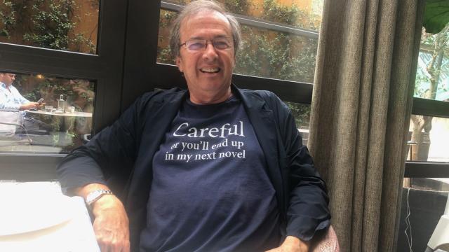 El escritor Javier Moro en Barcelona, autor de 'Nos quieren muertos' / LG