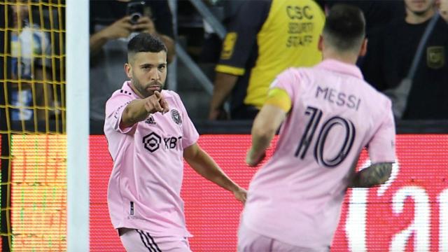 Jordi Alba, dedicando un gol a Messi en el Inter de Miami