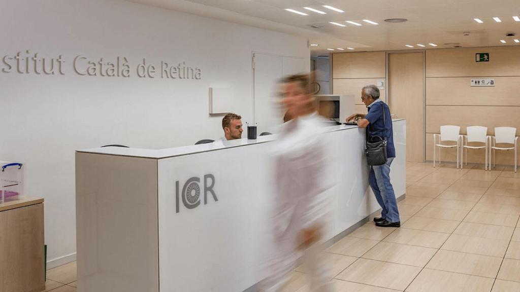 Imagen de la zona de recepción del Institut Català de la Retina en Barcelona