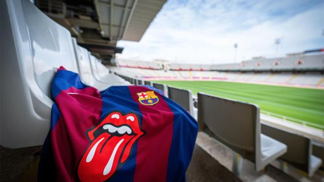 El logotipo de los Rolling Stones, en la camiseta del FC Barcelona