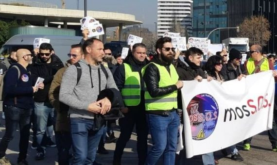 Protesta de los Mossos d'Esquadra en las puertas del Mobile World Congress / @FerminUspac