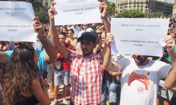 Acto de homenaje a las víctimas en la Plaça Catalunya / AM