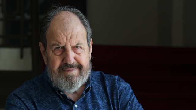 El actor Josep Maria Pou posa durante la presentación de la temporada 2023-24 de Pentación Teatros, en La Latina