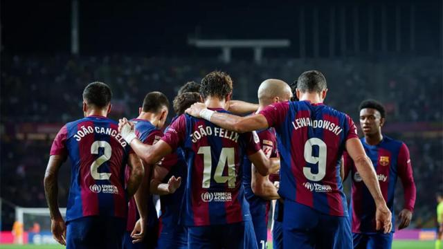 El FC Barcelona, celebrando un gol en Montjuïc