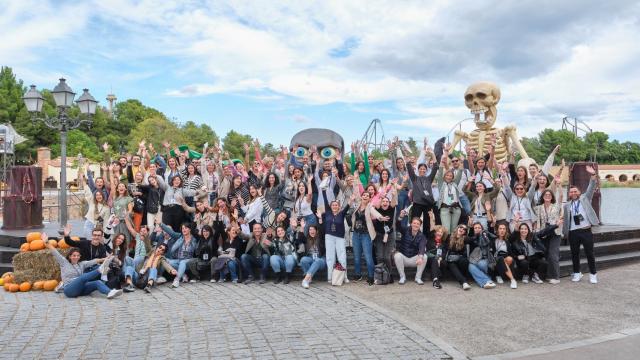 1: Grupo de asistentes al evento Hallowgreen organizado por PortAventura Business & Events