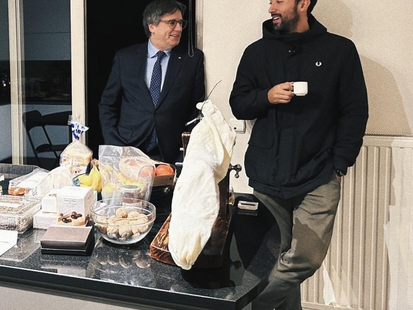 El rapero Valtonyc, junto al expresidente de la Generalitat Carles Puigdemont / EP
