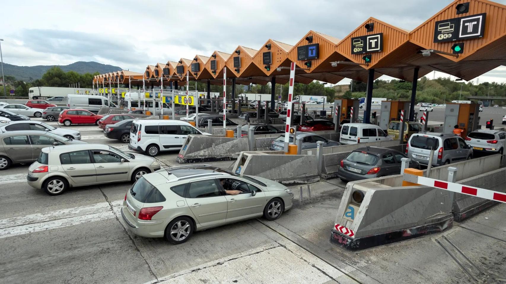 Coches en un peaje